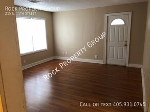 215 E 11th St in Shawnee, OK - Building Photo - Building Photo