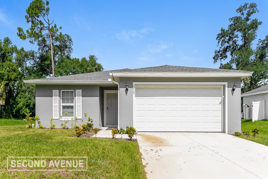 1217 New London St in North Port, FL - Building Photo