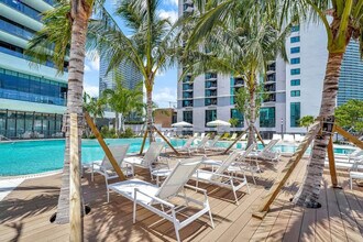 601 NE 1st Ave in Miami, FL - Building Photo - Building Photo