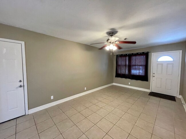 5715 Crestland Loop in Beaumont, TX - Building Photo - Building Photo