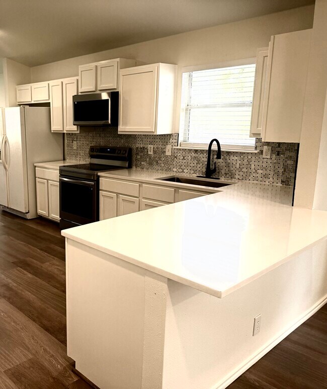 1406 Cougar Country in San Antonio, TX - Building Photo - Building Photo