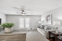 The Pointe Apartment Homes in Gautier, MS - Foto de edificio - Building Photo