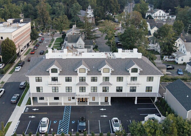 71 New St in Huntington, NY - Building Photo - Building Photo