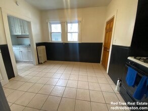 12 Douglas Ave, Unit 1 in Somerville, MA - Foto de edificio - Building Photo