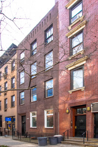 202 E 76th St in New York, NY - Building Photo - Building Photo