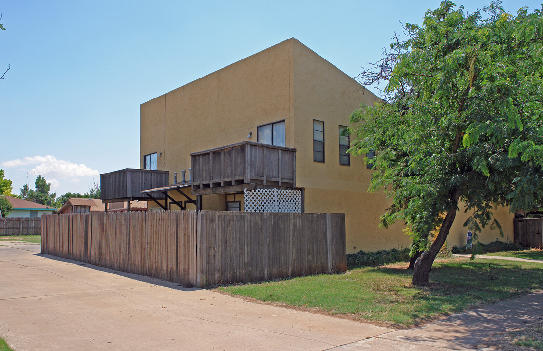 2303 76th St in Lubbock, TX - Building Photo