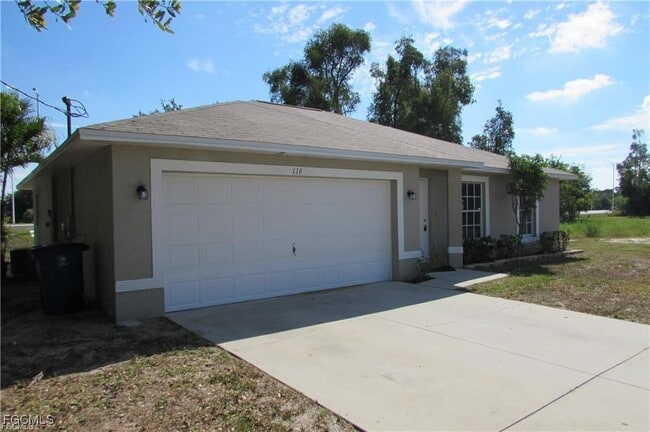 119 Zenith Cir in Ft. Myers, FL - Building Photo - Building Photo