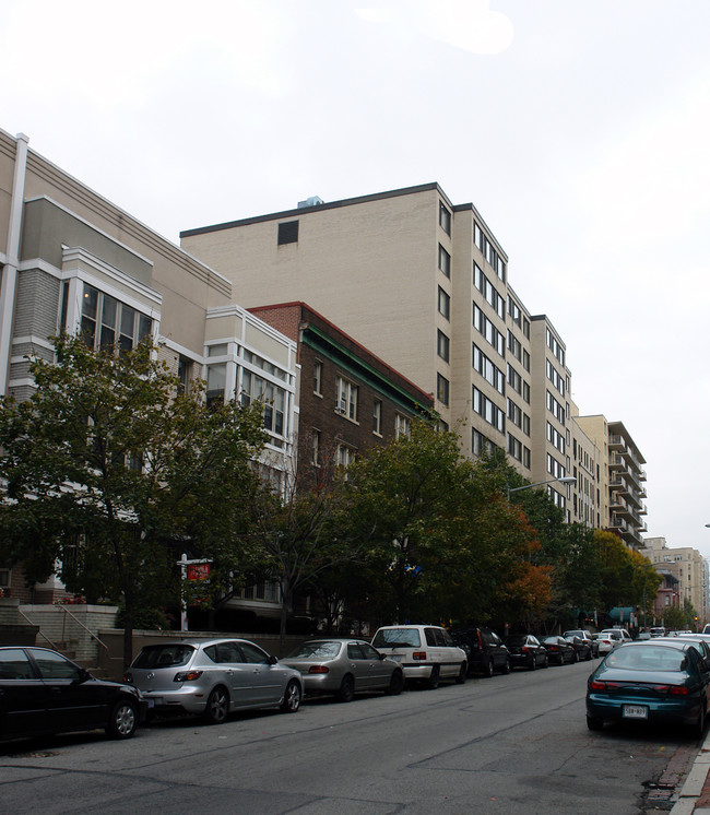 James Apartments in Washington, DC - Foto de edificio - Building Photo