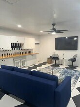7009 Whispering Oaks Dr in Austin, TX - Building Photo - Building Photo