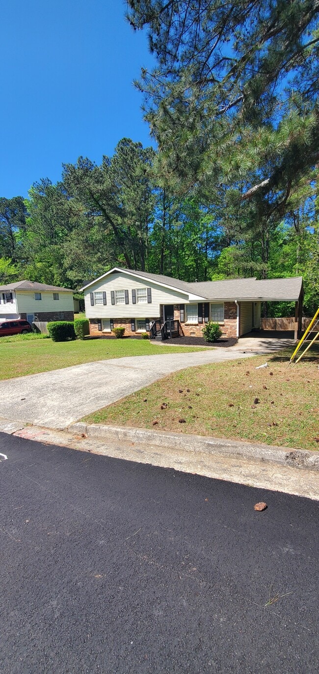 7299 Indian Hill Trail in Riverdale, GA - Building Photo - Building Photo