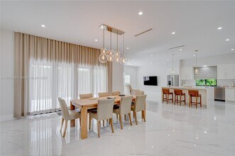 2521 SW 105th Ave in Miami, FL - Building Photo - Building Photo
