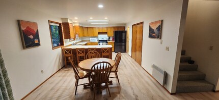 6928 Alpine Dr SW in Olympia, WA - Foto de edificio - Building Photo