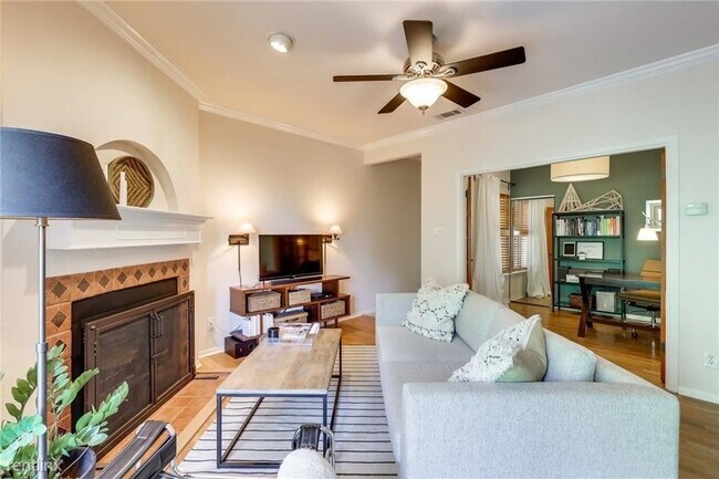 3840 Far W Blvd-Unit -Apt 216 in Austin, TX - Building Photo - Building Photo