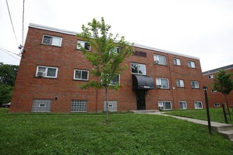 Wayne Apartments in Cincinnati, OH - Building Photo - Building Photo