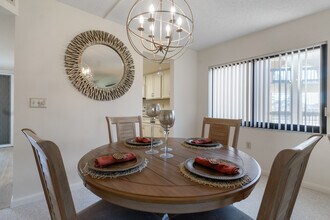 95 Saint Andrews Blvd in Naples, FL - Foto de edificio - Building Photo