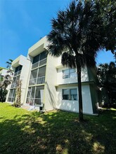 4215 N University Dr in Sunrise, FL - Building Photo - Building Photo