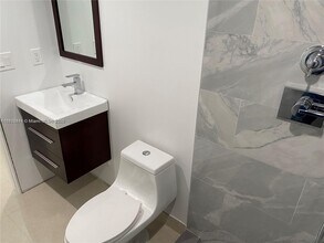1121 SW 24th Ave in Fort Lauderdale, FL - Building Photo - Building Photo