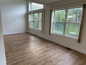 1436 Brittania Way in Roselle, IL - Building Photo - Building Photo