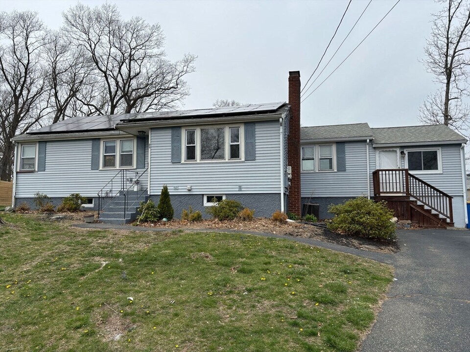 96 Thayer Cir in Randolph, MA - Building Photo