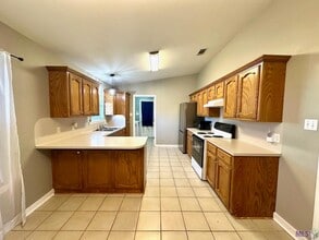 1428 S Vista Ave in Gonzales, LA - Foto de edificio - Building Photo