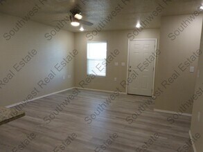 1208 W Manana Blvd in Clovis, NM - Building Photo - Building Photo