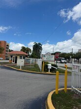 6970 NW 186th St in Hialeah, FL - Building Photo - Building Photo