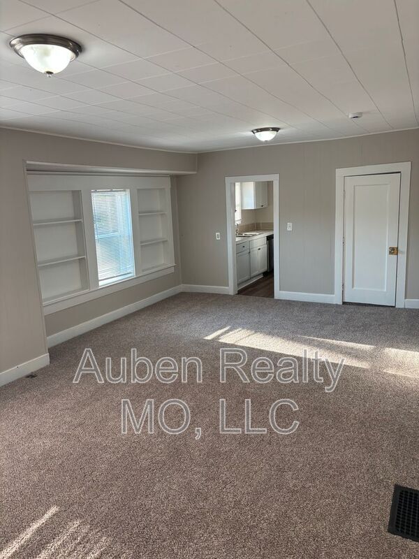 property at 2015 E 81 St