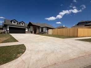 8401 HazelWood Wy in Edmond, OK - Building Photo - Building Photo