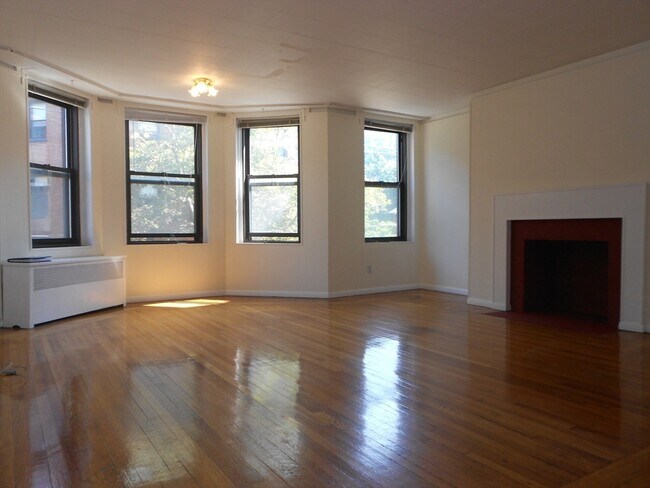 41 Carlton St, Unit 10