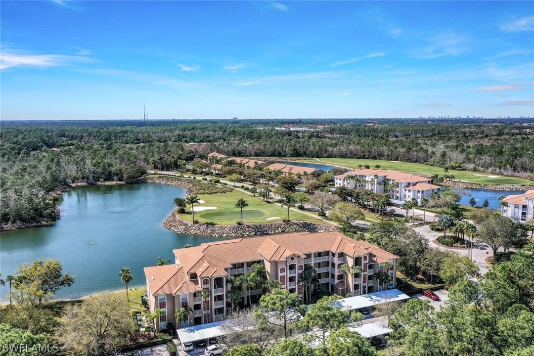 7505 Stoneybrook Dr in Naples, FL - Building Photo