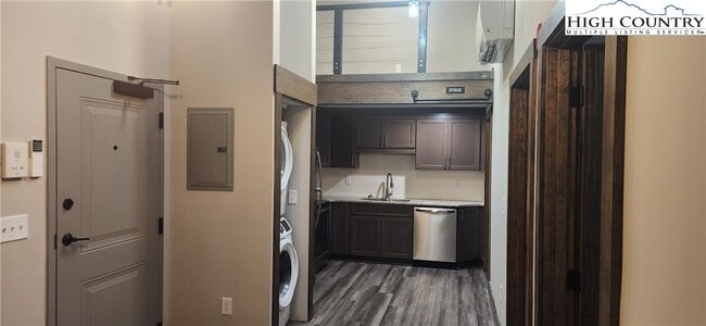 671 W King St in Boone, NC - Building Photo - Building Photo