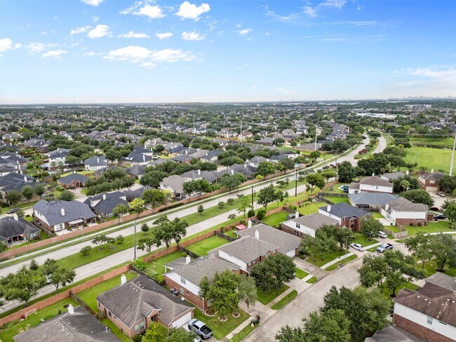 2610 Cypress Springs Dr in Pearland, TX - Building Photo - Building Photo