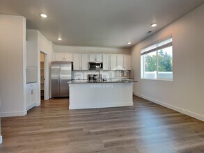 7705 Brenden St SW in Olympia, WA - Building Photo - Building Photo