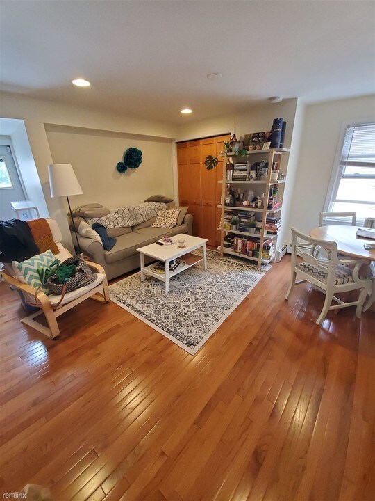 112 Thorndike St-Unit -Apt 3 in Cambridge, MA - Foto de edificio