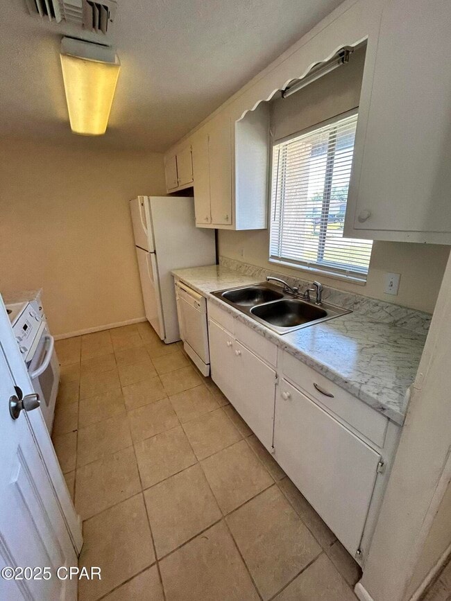 1028 Bradley Cir in Lynn Haven, FL - Building Photo - Building Photo