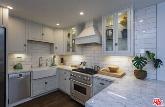 1929 Tamarind Ave-Unit -8 in Los Angeles, CA - Building Photo - Building Photo