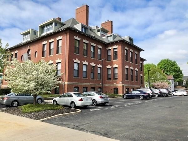 10 Farragut Ave, Unit 304 in Medford, MA - Building Photo - Building Photo