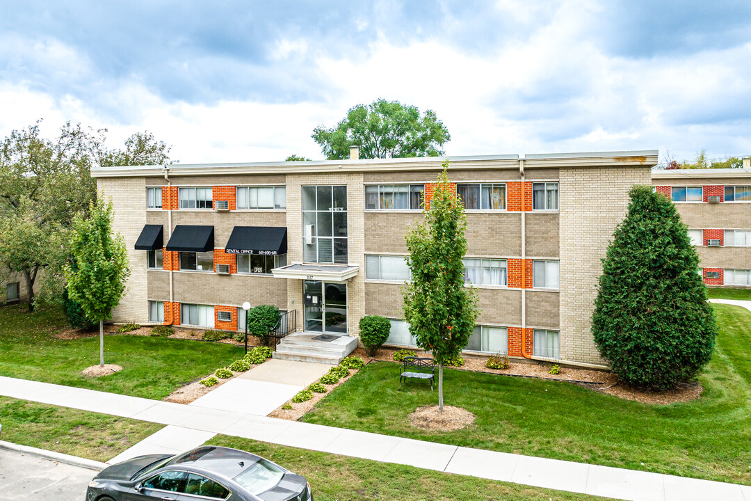 Davern Park Apartments in St. Paul, MN - Foto de edificio