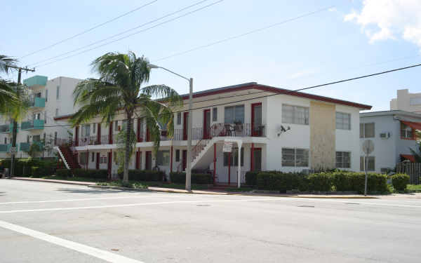 450 77th St in Miami Beach, FL - Building Photo