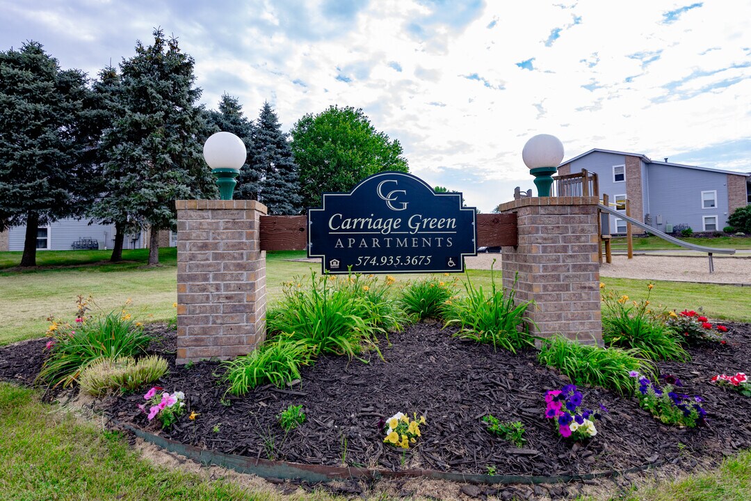 Carriage Green Apartments in Plymouth, IN - Foto de edificio