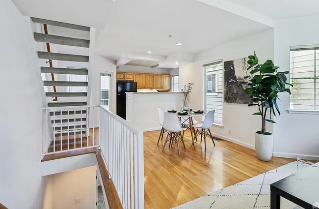 property at 28 Jennifer Pl