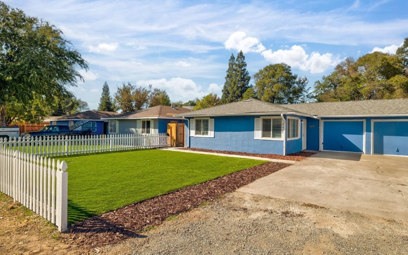 2051 Hudson Way in Sacramento, CA - Building Photo