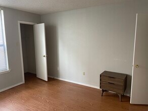 2409 Leon St, Unit 108 in Austin, TX - Building Photo - Building Photo