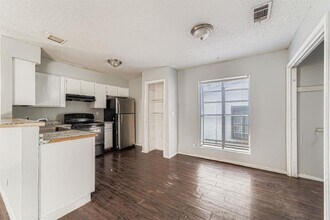 10100 Brownie Dr in Austin, TX - Building Photo - Building Photo