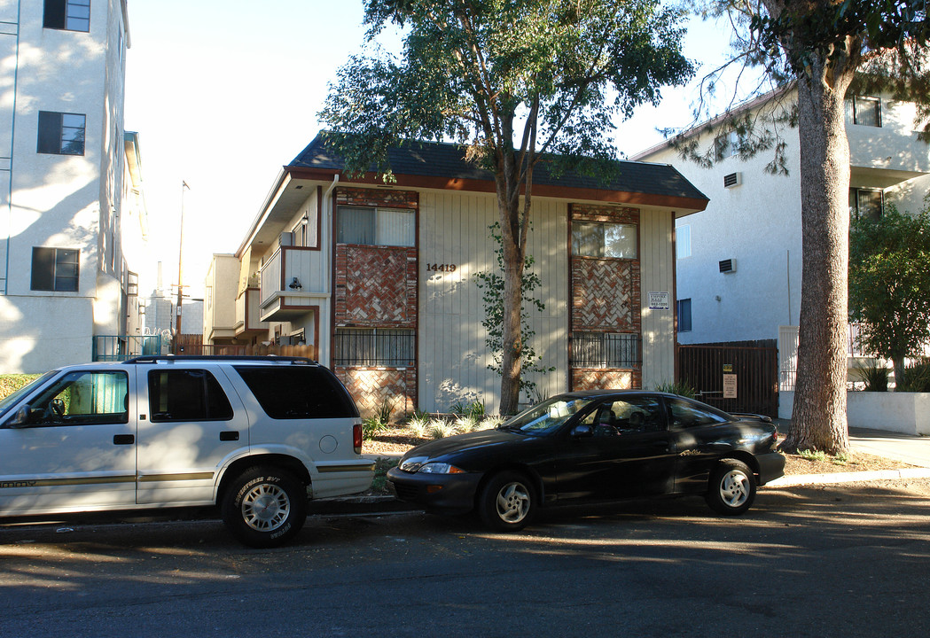 14419 Tiara St in Van Nuys, CA - Building Photo