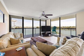 9425 Blind Pass Rd, Unit 408 in St Pete Beach, FL - Building Photo - Building Photo