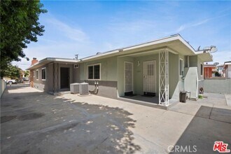 11006 Mansel Ave in Inglewood, CA - Building Photo - Building Photo