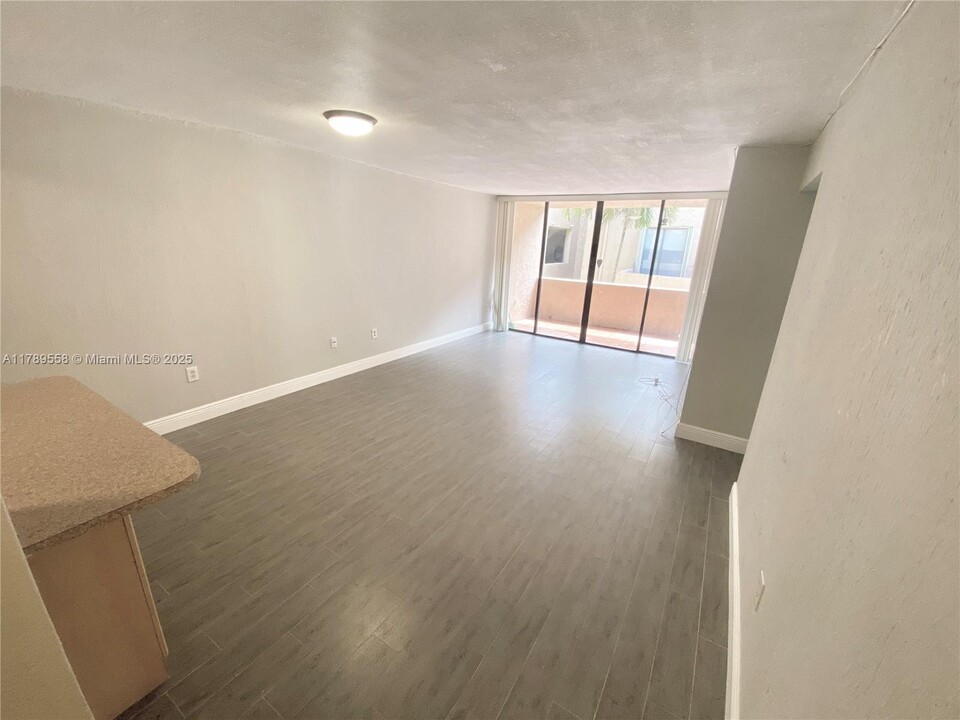 10400 SW 108th Ave in Miami, FL - Building Photo