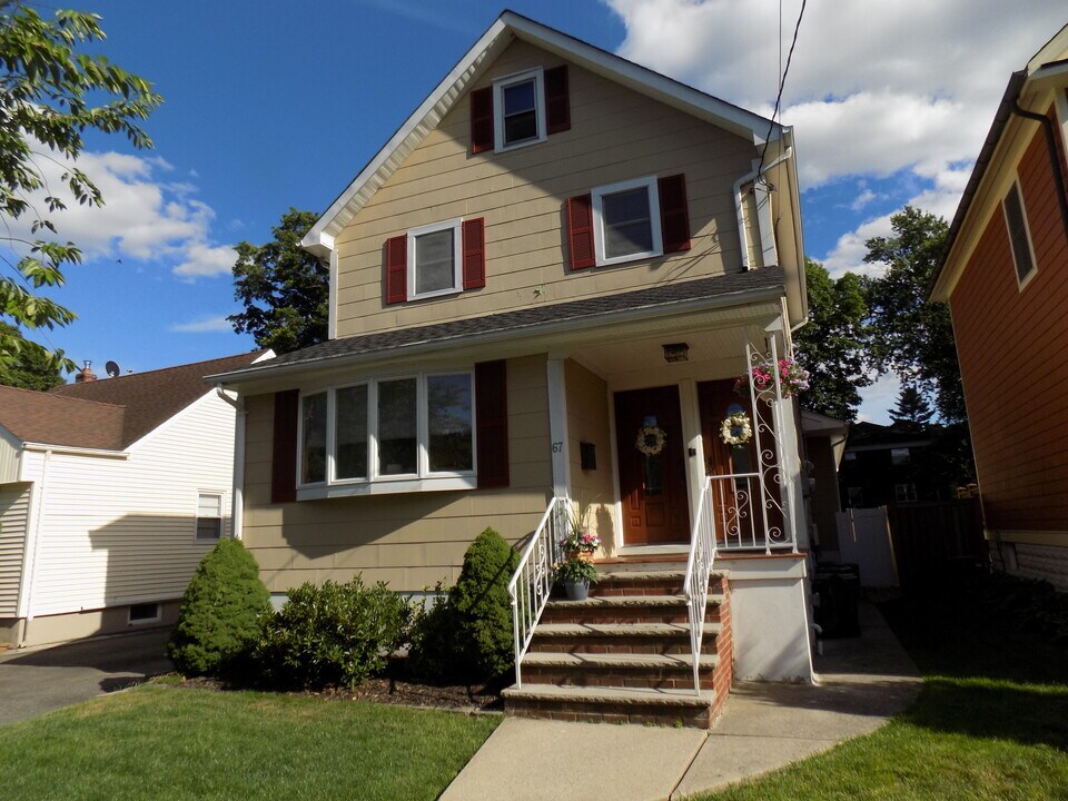 67 4th Ave, Unit Upstairs in Garwood, NJ - Building Photo