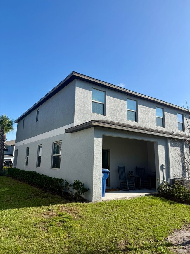 8304 Crescent Oaks Dr in New Port Richey, FL - Building Photo - Building Photo